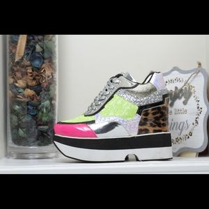 Multi print platform sneakers